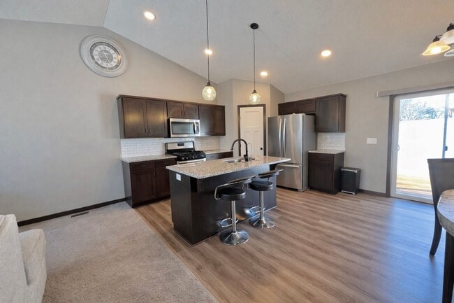 Foto del edificio - Beautiful 3bed 2bath Including a Master Suite