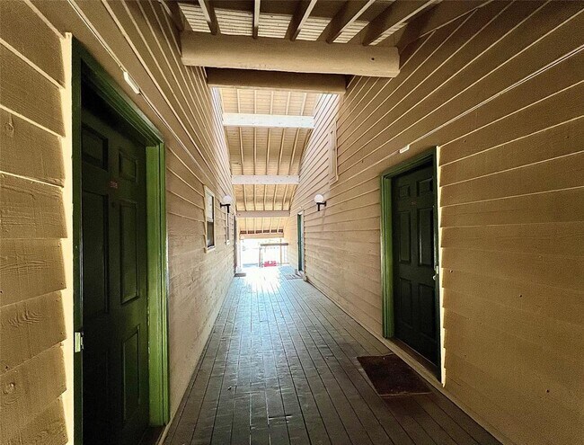 Foto del edificio - 8600 Fathom Cir
