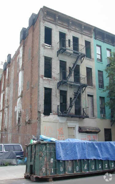 Building Photo - 231 E 111th St