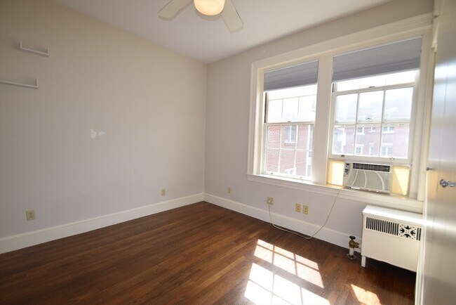 Building Photo - 141 Beaconsfield Rd