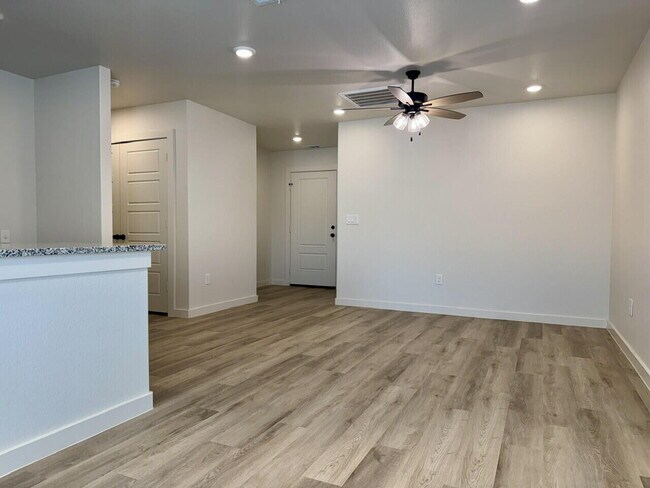 Foto del edificio - 13817 Fremont Ave