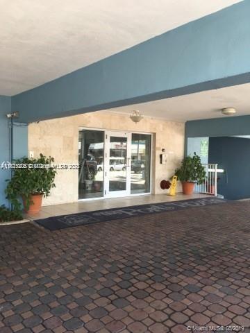 Primary Photo - 6969 Collins Ave