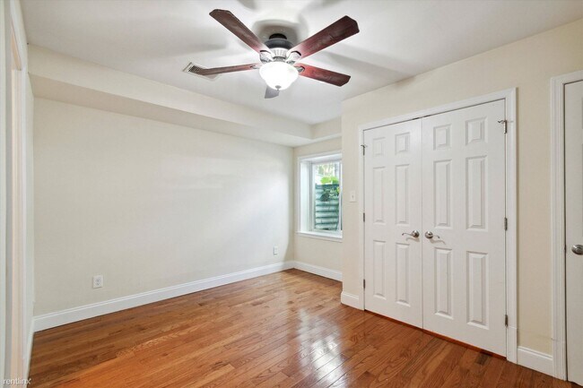 Foto del edificio - 4 br, 3 bath Duplex - 1424 WILLINGTON ST U...