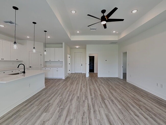 Building Photo - 377 Biltmore St