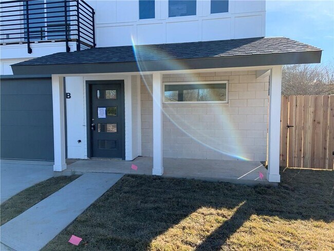 Foto del edificio - 7903 Brodie Ln