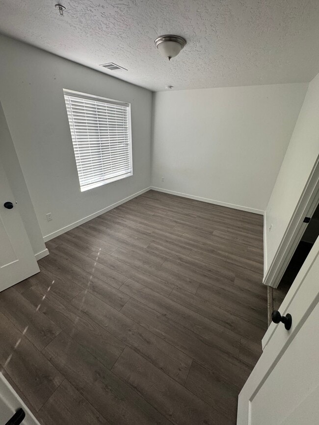 Building Photo - 509 N Trixie Ave