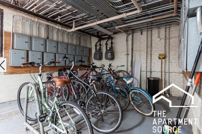 Photo - 2129 N Dayton St Apartment