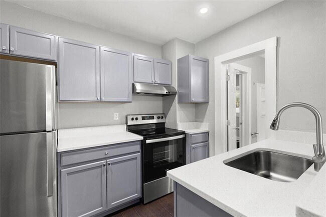 Building Photo - 1670 29th Ave N