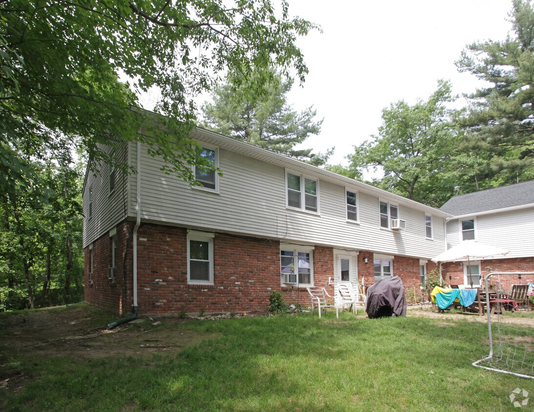 Primary Photo - 11-13 Foote Rd