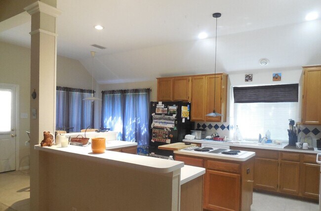 Building Photo - Well maintained home in a wonderful location!