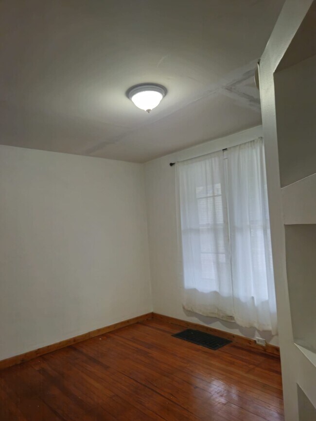 Foto del edificio - 3209 Saratoga Ave