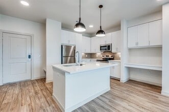 Building Photo - 624 N Lancaster Ave