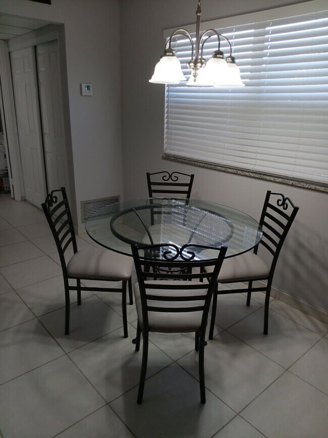 Foto del edificio - 619 Saxony M