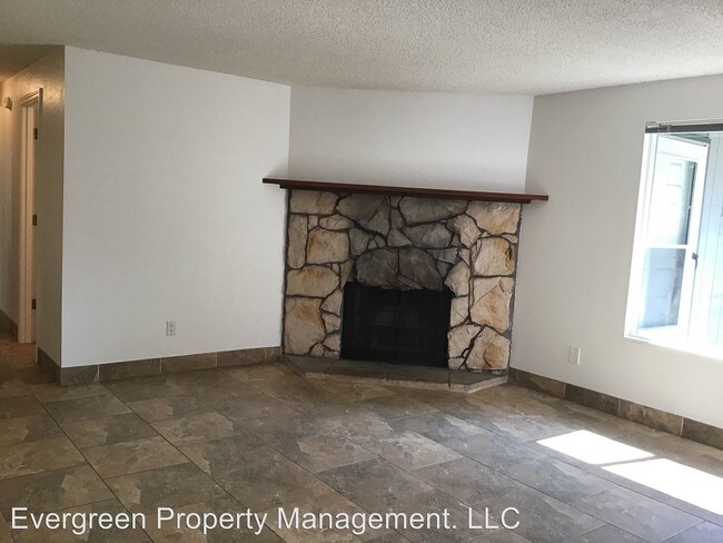 Building Photo - 1300-1304 NE Kane Dr