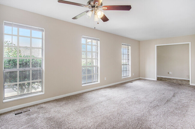 Foto del edificio - 209 Fair Oaks Dr