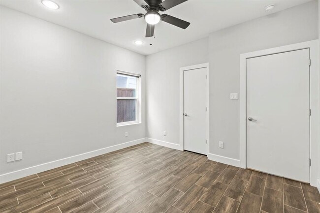 Foto del edificio - 2627 Hutchins St