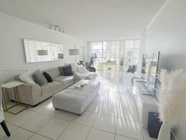 Foto del edificio - 701 Three Islands Boulevard