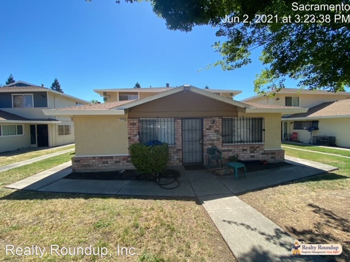 2 br, 1 bath House 7376 Franklin Blvd Apt 3 House for