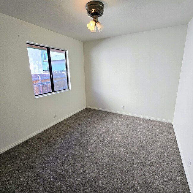 Building Photo - 2086 9th Ln