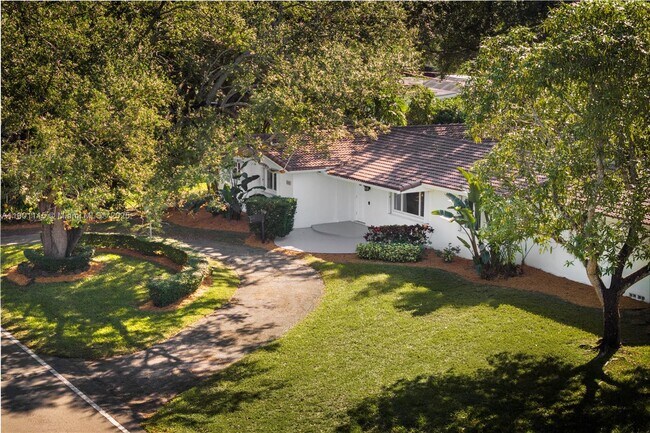 Foto del edificio - 8390 SW 132nd St