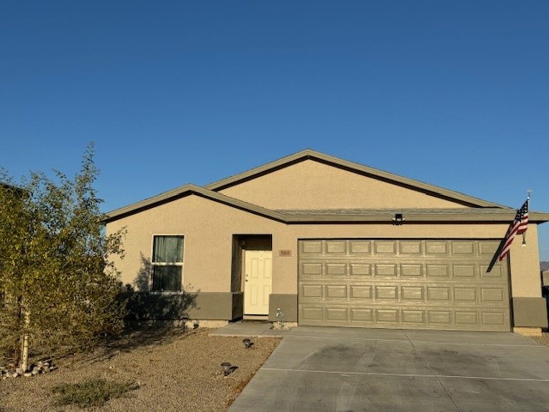 Foto principal - 3BR 2BA Home 1 BLOCK FROM COLORADO RIVER-N...