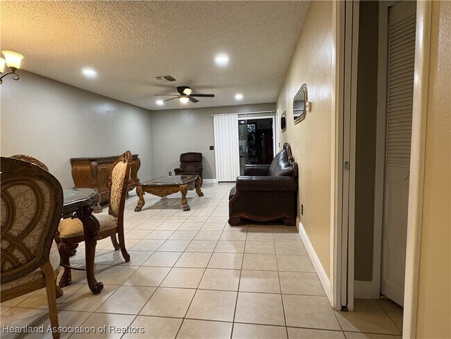 Foto del edificio - 4918 Granada Blvd