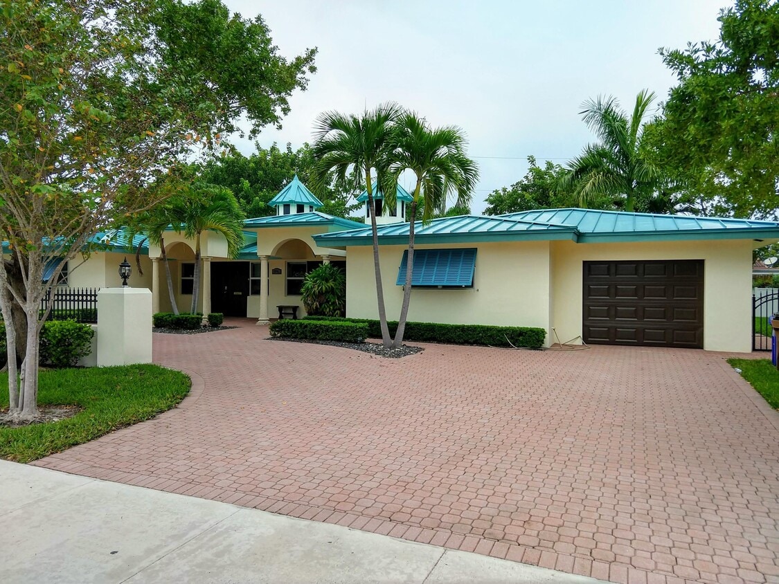 1241 SE 3rd Ct, Deerfield Beach, FL 33441 Townhouse for Rent in Deerfield Beach, FL