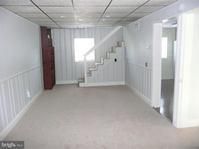 Building Photo - 624 Locust Ln