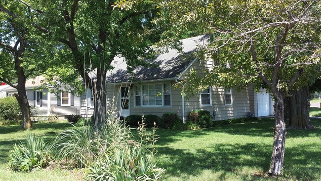 Building Photo - 151 Allison St