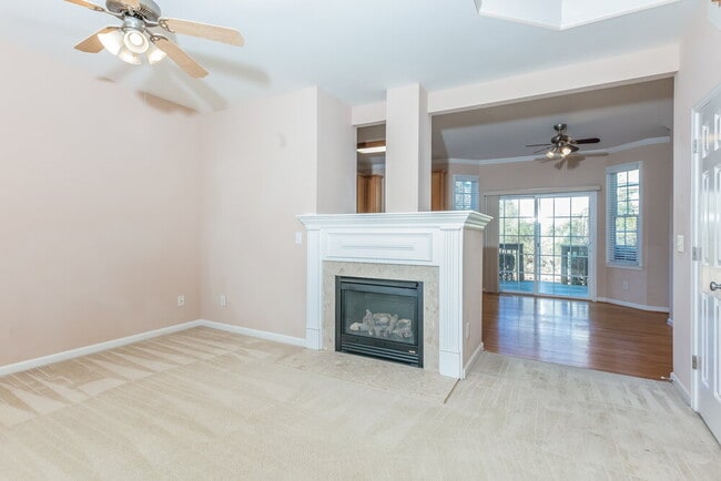Building Photo - 917 Alba Rose Ave