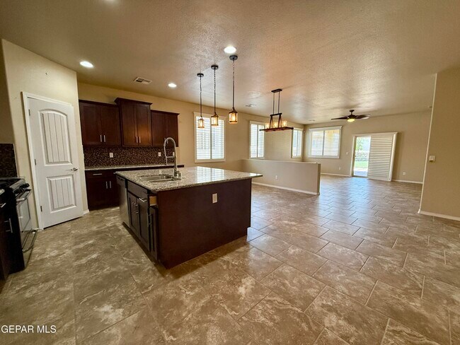 Building Photo - 7790 Enchanted Cir Dr