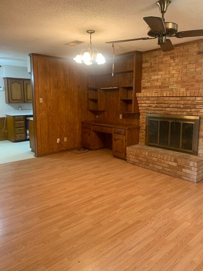 Building Photo - 919 Magnolia Ln