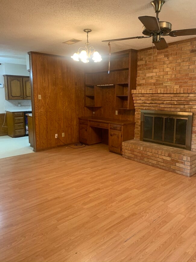 Foto del edificio - 919 Magnolia Ln