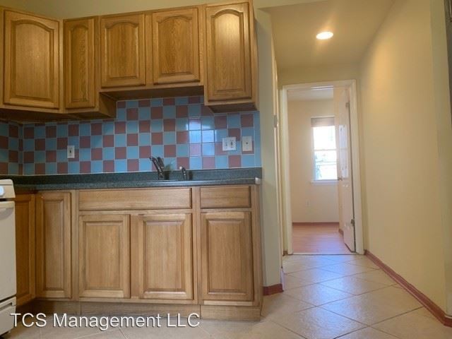 Building Photo - 2 br, 1 bath House - 1203 Ridge Ave. 2F