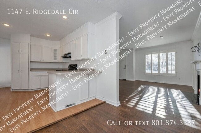 Building Photo - 1147 E Ridgedale Cir