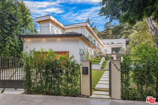 Building Photo - 1884 Laurel Canyon Blvd