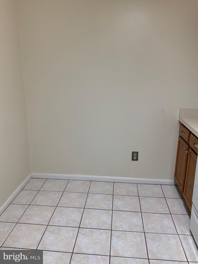 Building Photo - 8690 Devon Hills Dr