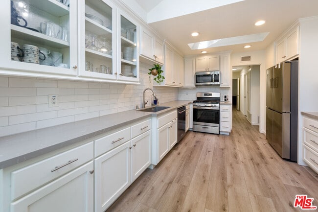 Building Photo - 5735 Lake Lindero Dr