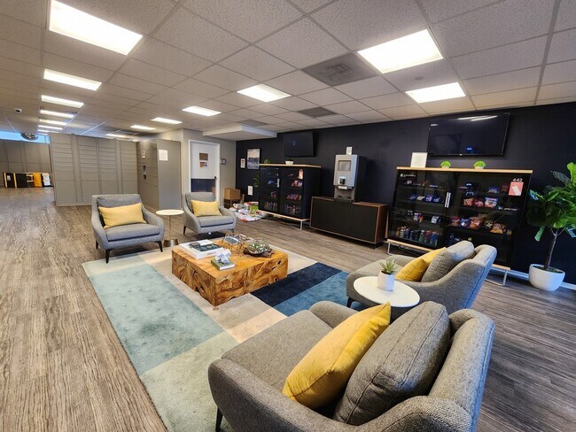 Building Photo - 9655 Woods Dr