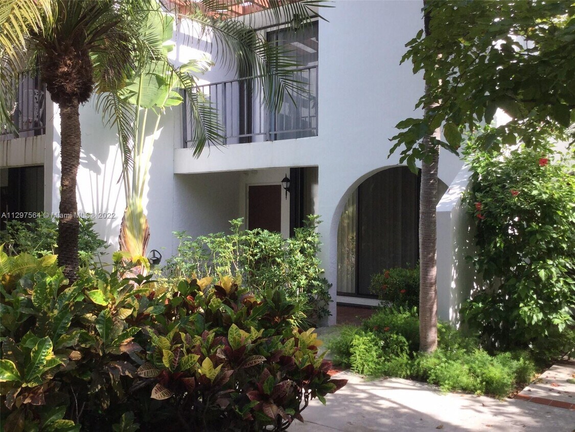 Foto principal - 265 Grapetree Dr
