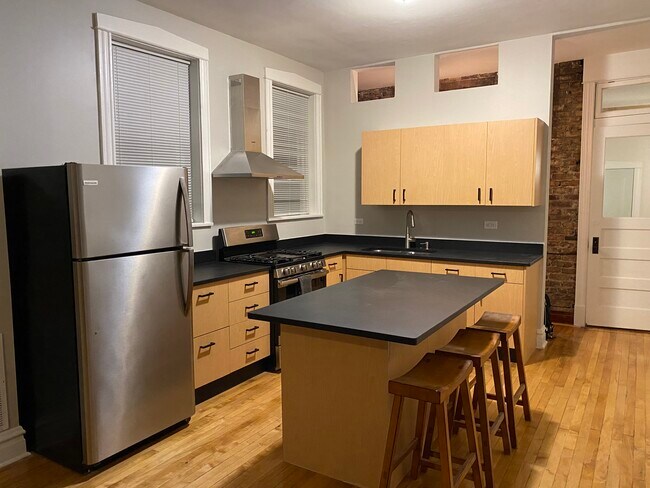 Kitchen - 4716 S Rockwell St