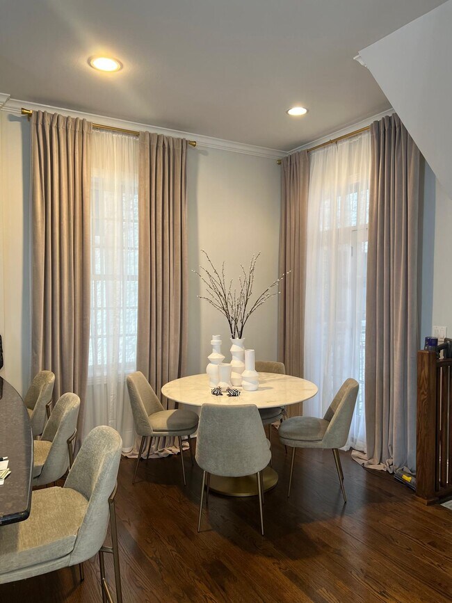 Comedor - 835 W Bradley Pl