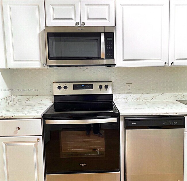 Foto del edificio - 6882 SW 157th Ct