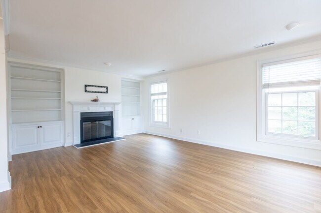 Photo - Charming 3 BR/2.5 BA 2-Level Condo in Cath...