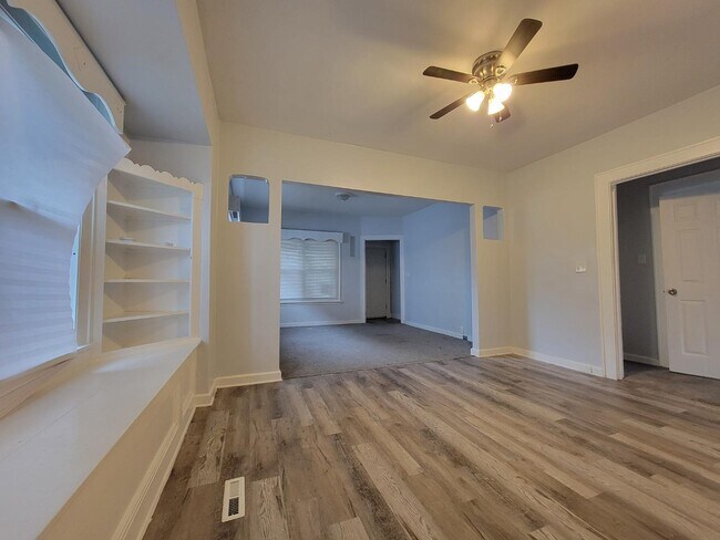 Foto del edificio - 3302 E 105th St