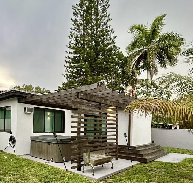 Foto del edificio - 2631 Roosevelt St