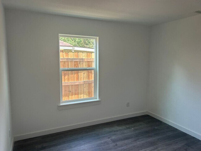 Foto del edificio - 8211 Bigwood St