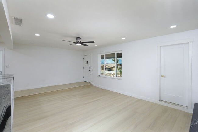 Building Photo - 3260 Silversmith Dr