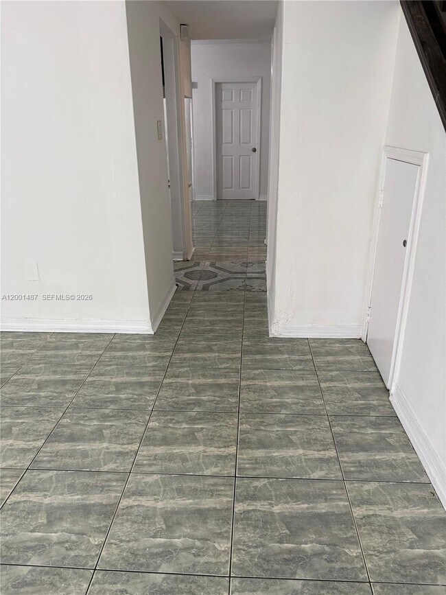 Foto del edificio - 270 NE 142nd St