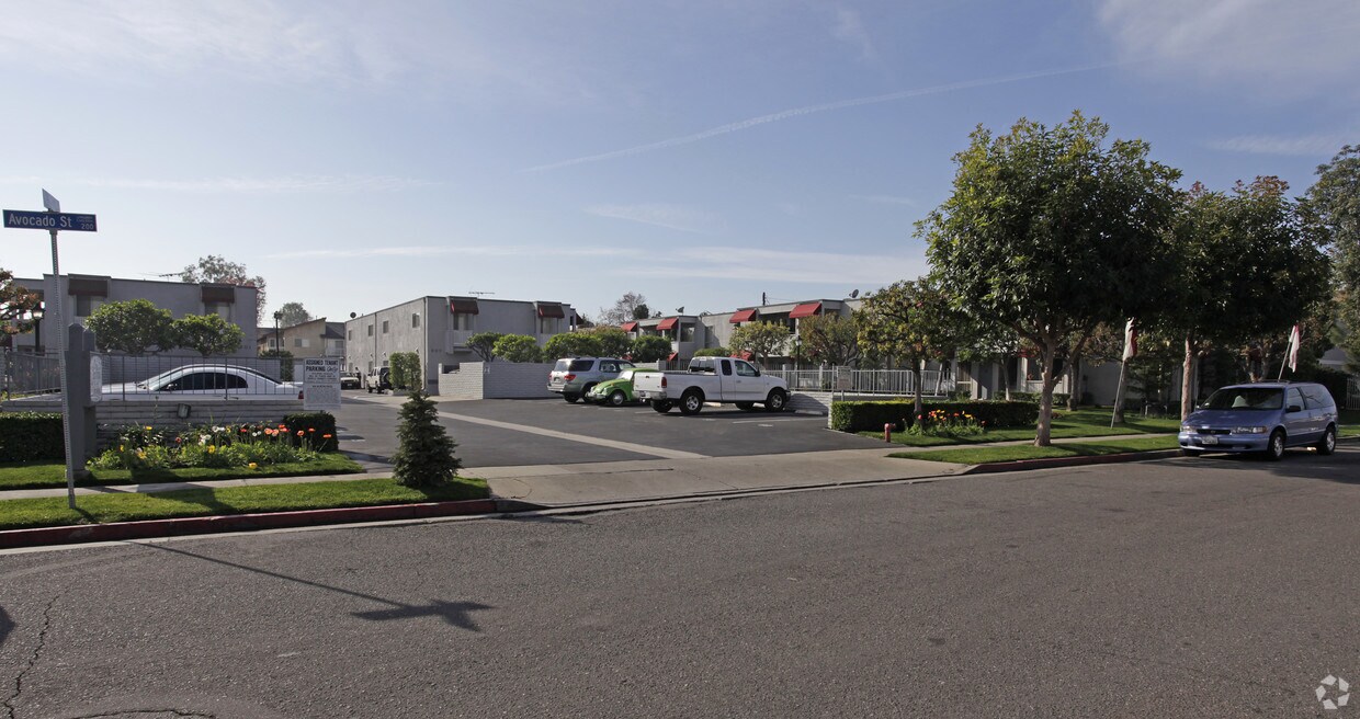 Foto del edificio - Sunset Bay III Apartment Community